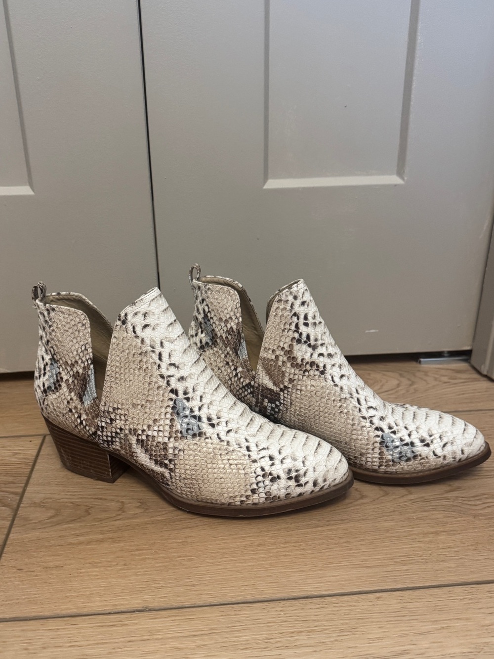 Snakeskin Western Ankle Booties Cutout Boots Size 9